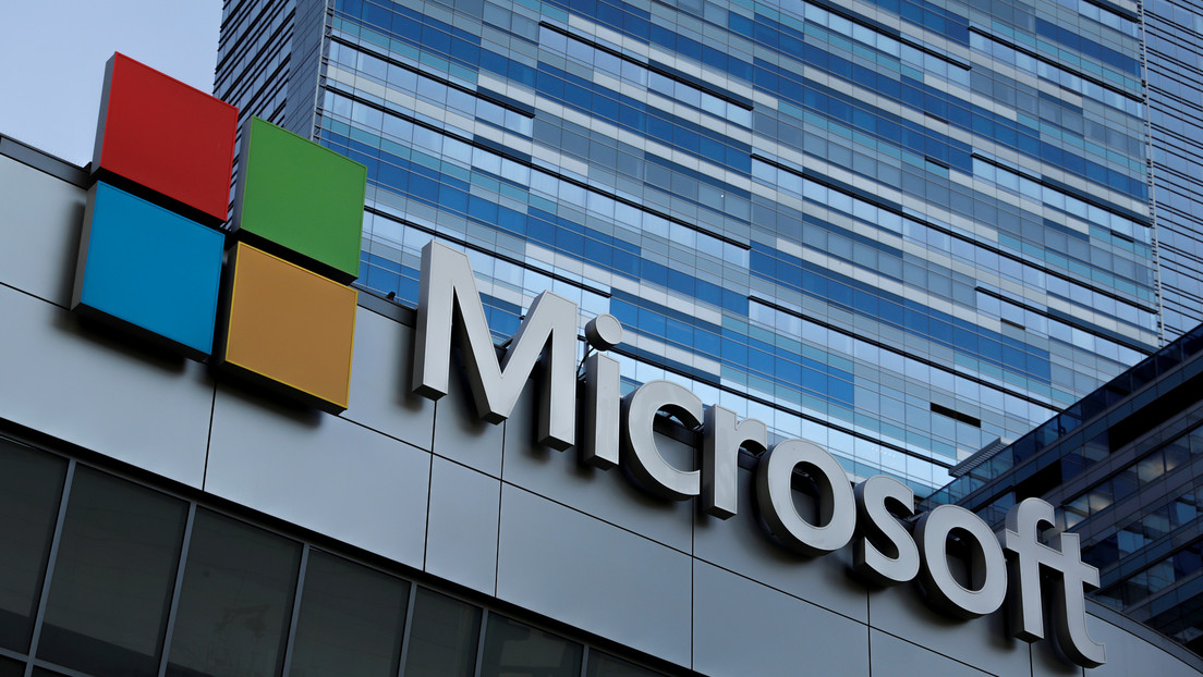 Microsoft despide a docenas de empleados y los reemplaza con robots