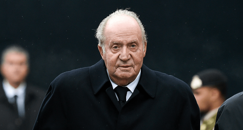 El rey Juan Carlos I comunica a su hijo su decisión de abandonar España