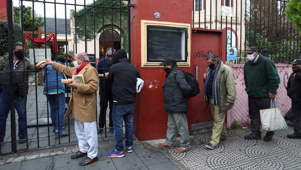 «Lo peor está aún por venir»: Otros 176 millones de personas podrían caer en la pobreza tras la pandemia, advierte un experto de la ONU