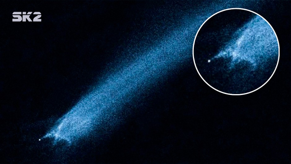 Misterioso objeto en forma de X en el espacio