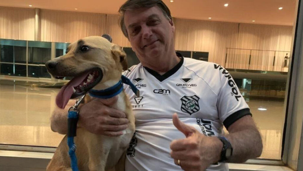 Bolsonaro contra el medicamento chino Coronavac: «La vacuna obligatoria aquí solo es para los perros»