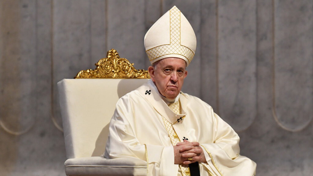 El papa Francisco dice que hay una «casta pecadora» en la Iglesia Católica y adelanta reformas en el Vaticano