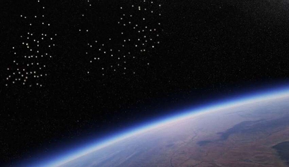 La Estación Espacial Internacional vuelve a grabar una flota de cientos de ovnis acercándose a la Tierra