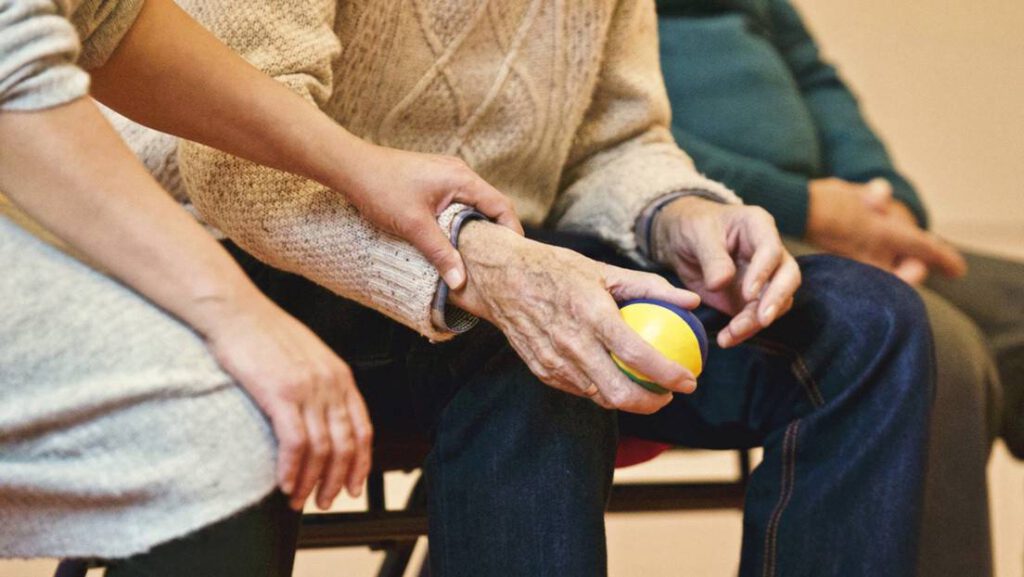 Mueren siete residentes de un centro de mayores en España que ya habían recibido la primera dosis de la vacuna contra el covid-19