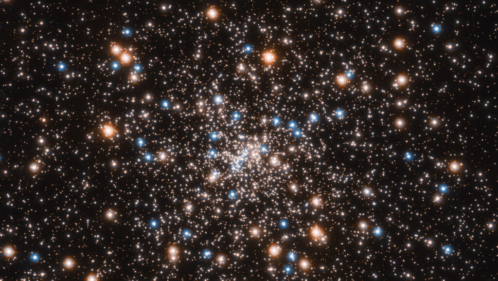 Astrónomos descubren un cúmulo de estrellas repleto de pequeños agujeros negros