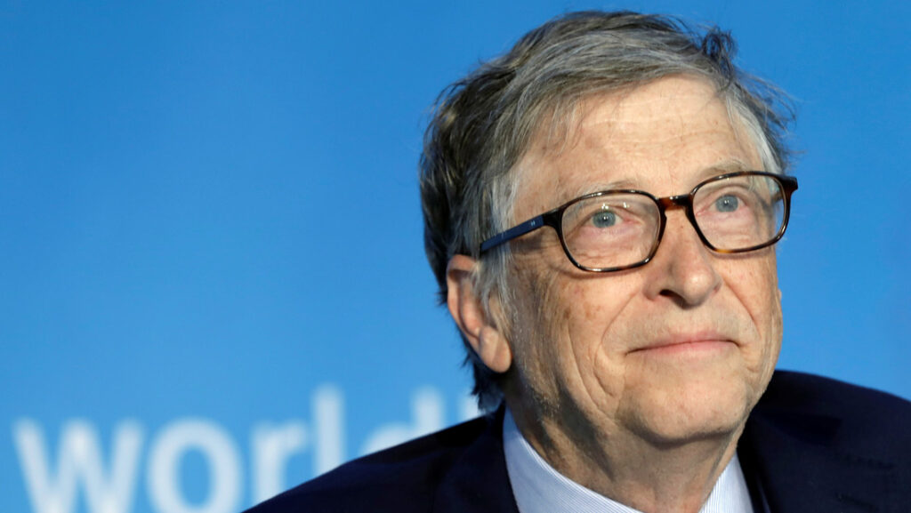 Bill Gates afirma que volará «mucho menos» y comerá carne sintética para reducir la huella de carbono