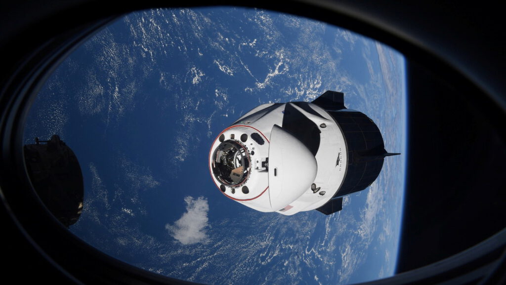 Un «objeto desconocido» casi choca contra la Crew Dragon de SpaceX con 4 astronautas a bordo