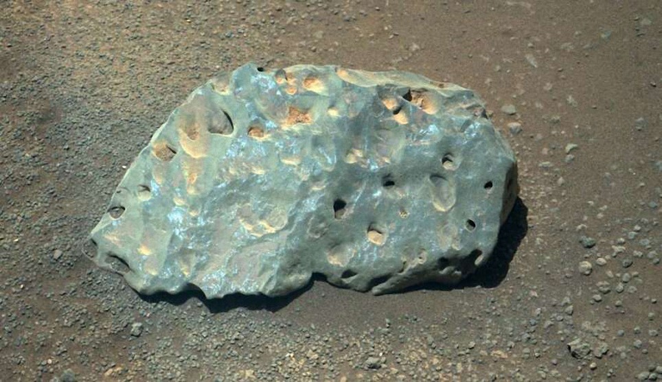 El rover Perseverance recoge un misterioso objeto de color azul en Marte y la NASA no puede identificarlo