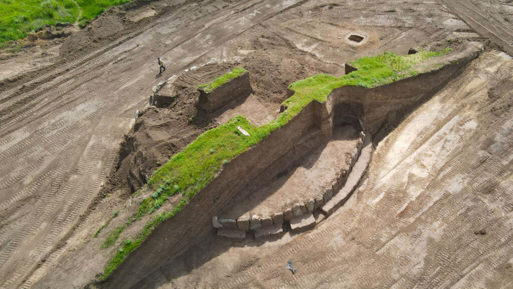 Encuentran un monumento megalítico más antiguo que Stonehenge en Ucrania