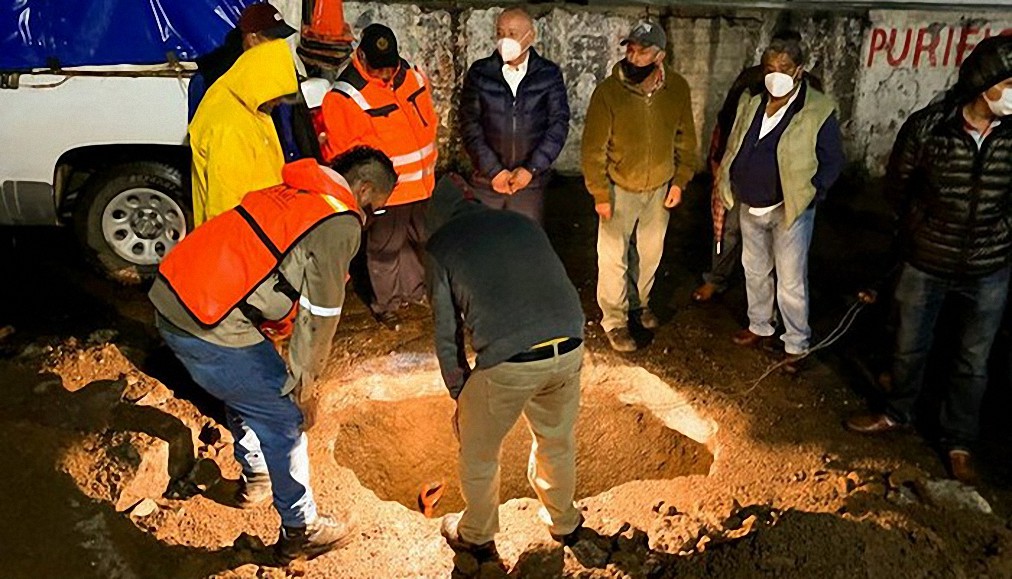 Otro socavón causa alarma entre los habitantes de Tulancingo, Hidalgo, México