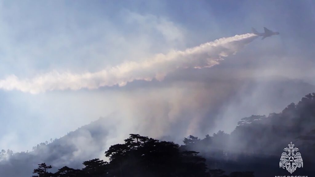 Rusia combate los incendios en Siberia con ayuda de «aviones que provocan lluvias inyectando químicos en las nubes»