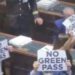 Diputados italianos protestan contra el Pasaporte COVID “No Green Pass”