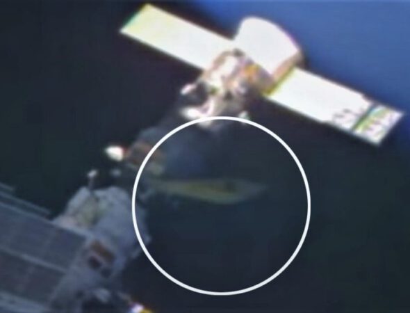 Vi-a-un-alien-subirse-al-transbordador-espacial-asegura-astronauta-jubilado-portada-980x560