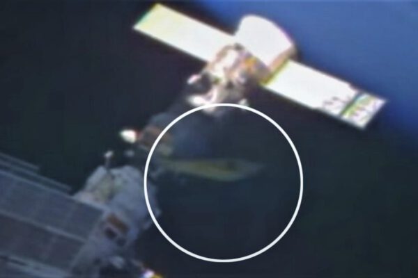 Vi-a-un-alien-subirse-al-transbordador-espacial-asegura-astronauta-jubilado-portada-980x560