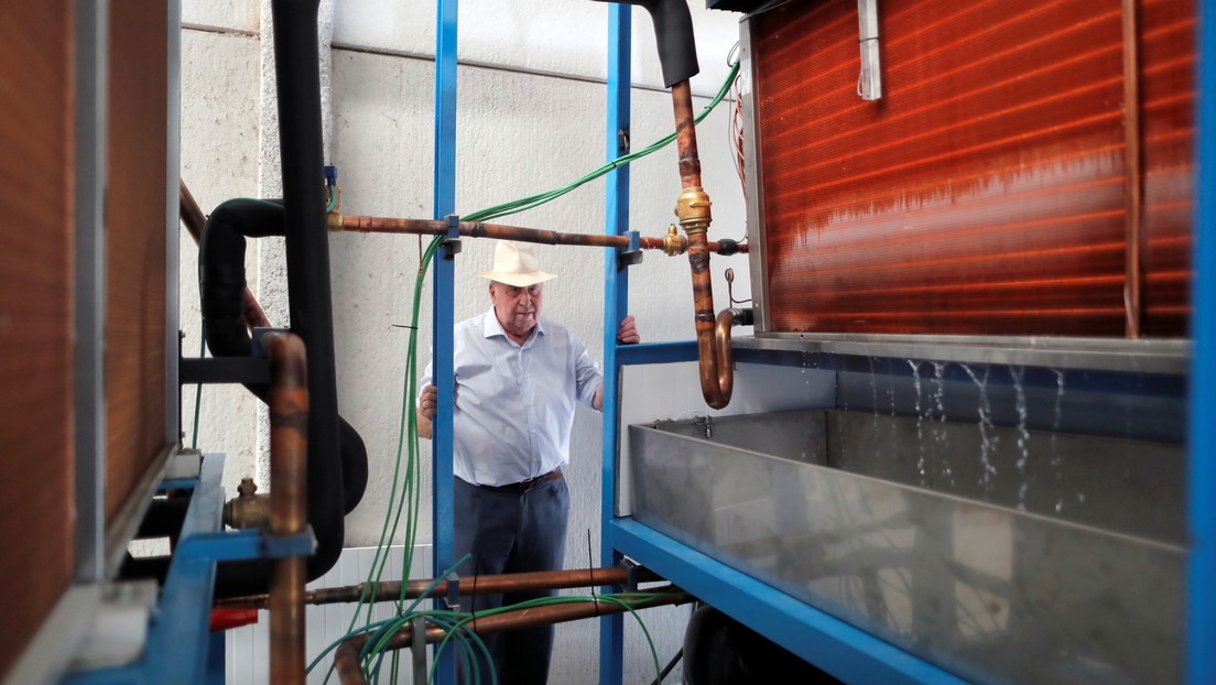 Un inventor español crea una máquina que produce agua ‘de la nada’ (y funciona incluso en un desierto)