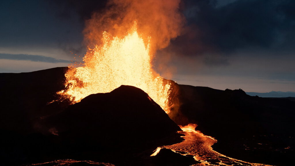 Expertos advierten que erupciones volcánicas menores podrían causar un efecto «cascada» y llevar a una catástrofe global