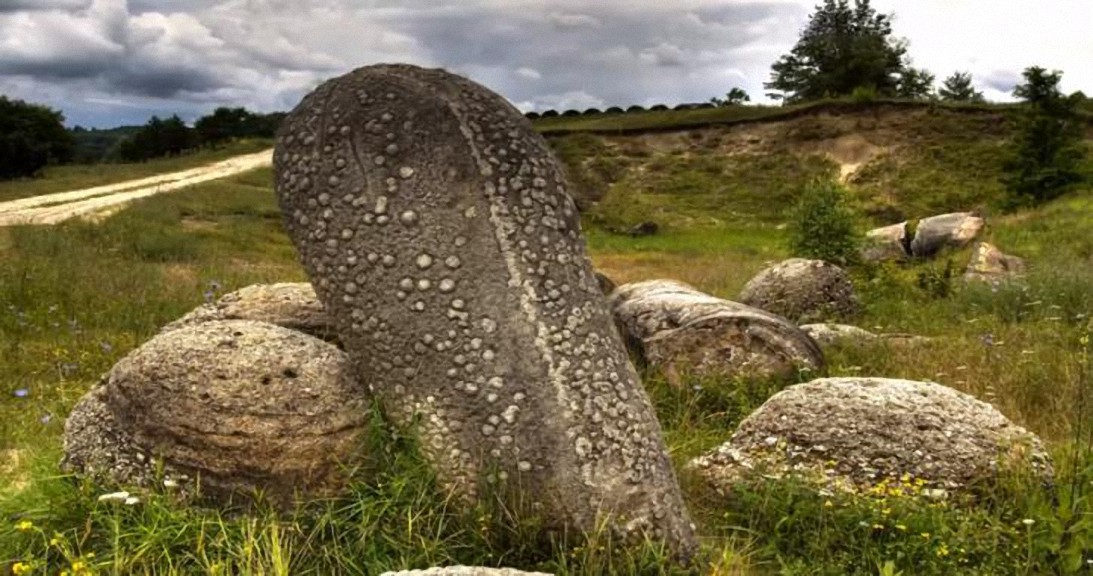 Las Piedras que Crecen y se Mueven Solas en Rumanía