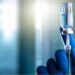 Médicos y una experta en marketing discuten cómo inflar el número de pacientes Covid y «asustar al público» para que se vacune