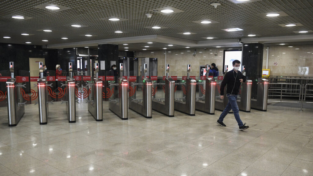 Sin tarjetas, ni efectivo: Moscú anuncia que en octubre se podrá pagar con un vistazo en todas las estaciones de metro de la capital