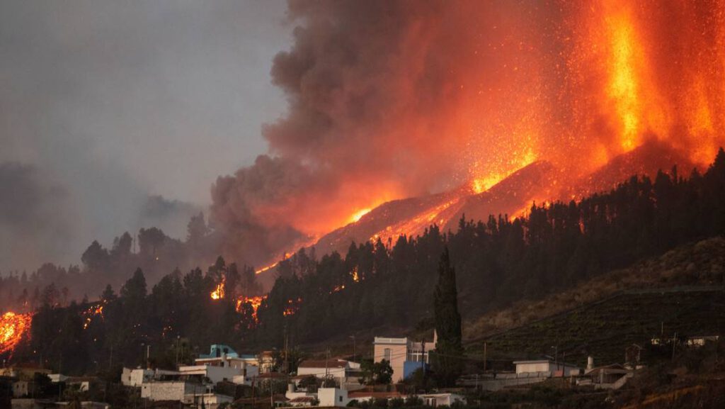 100 viviendas devoradas y 5.000 evacuados: las impactantes imágenes que deja la erupción del volcán de la isla española de La Palma