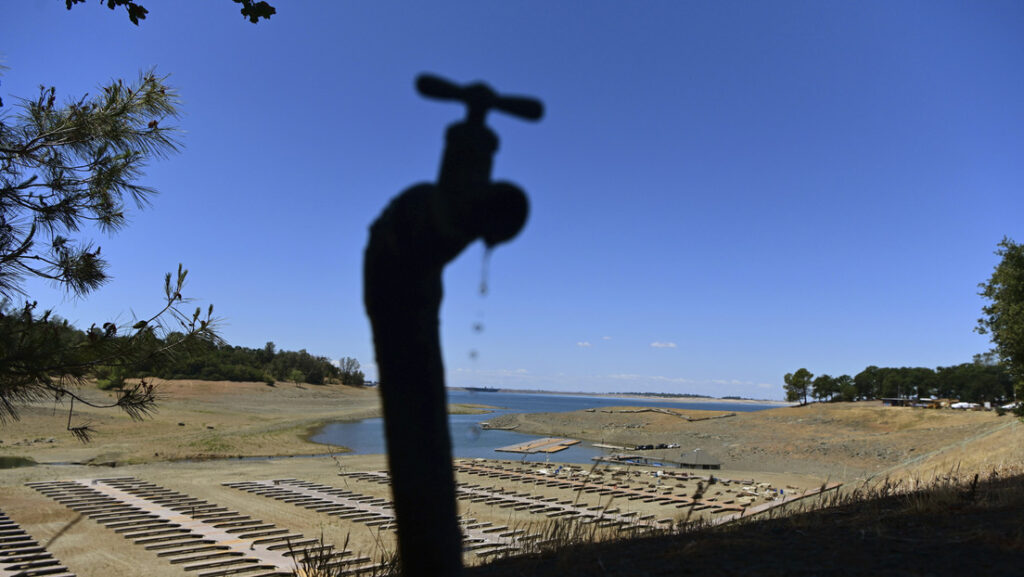 «Una injusticia de proporciones inigualables»: En medio de la sequía, una familia de multimillonarios controla un banco de agua crítico en California