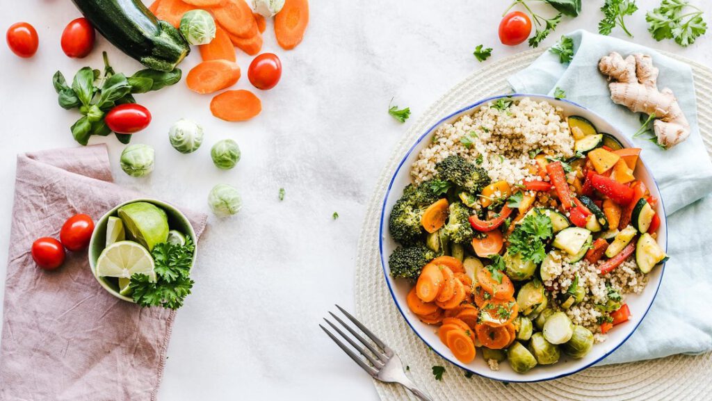 Los niños que comen más frutas y verduras evidencian mejor salud mental, revela un estudio