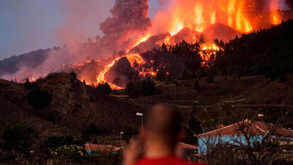 Experto advierte que un código bíblico oculto predice que España será arrasada por una erupción volcánica y un tsunami