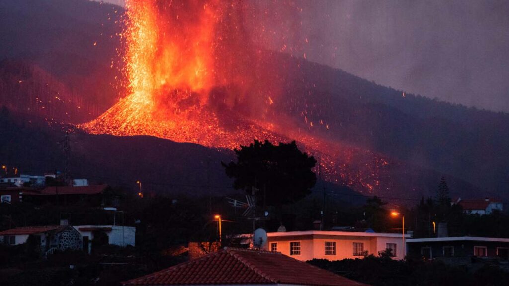 Investigadores advirtieron en agosto que volcanes como el Cumbre Vieja pueden provocar una catástrofe mundial