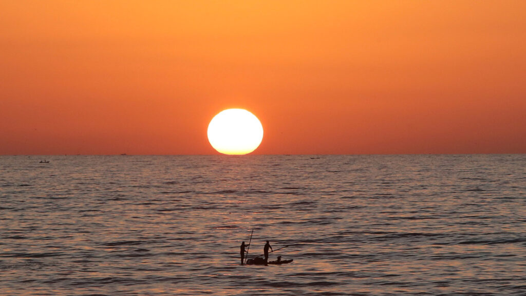 Dos hombres perdidos en el mar 29 días, sobreviviendo con agua de lluvia y cocos, aseguran que fue un «buen descanso» del mundo