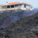 Una casa rodeada por flujos de lava sobrevive en solitario a la erupción en La Palma