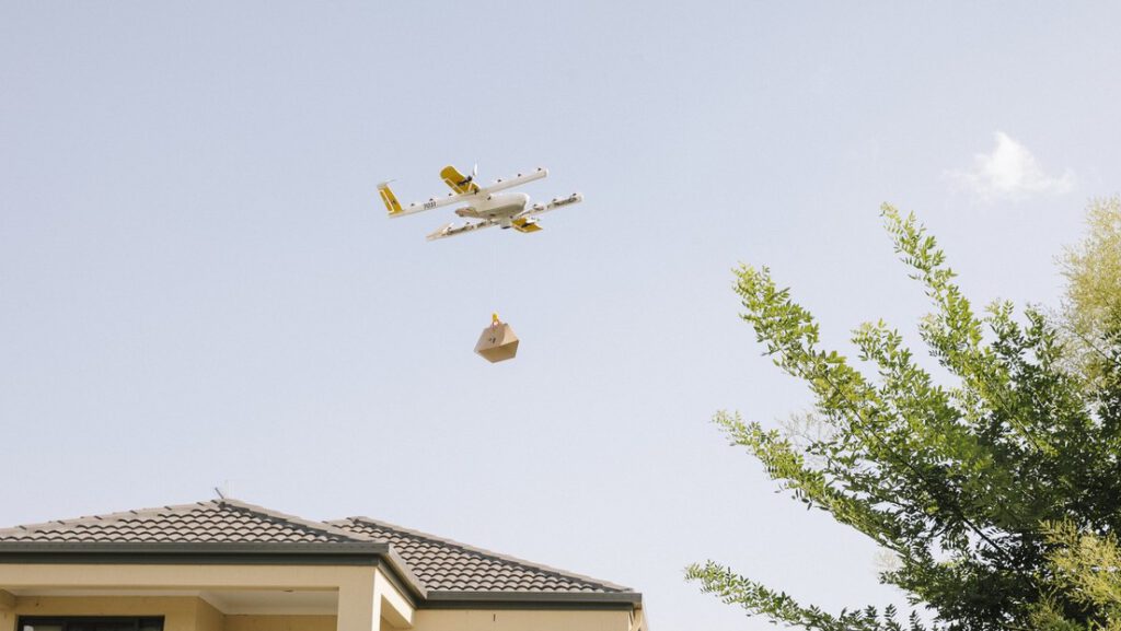 Google lanza en colaboración con un centro comercial de Australia el «primer servicio de entrega con drones» instalado en una azotea