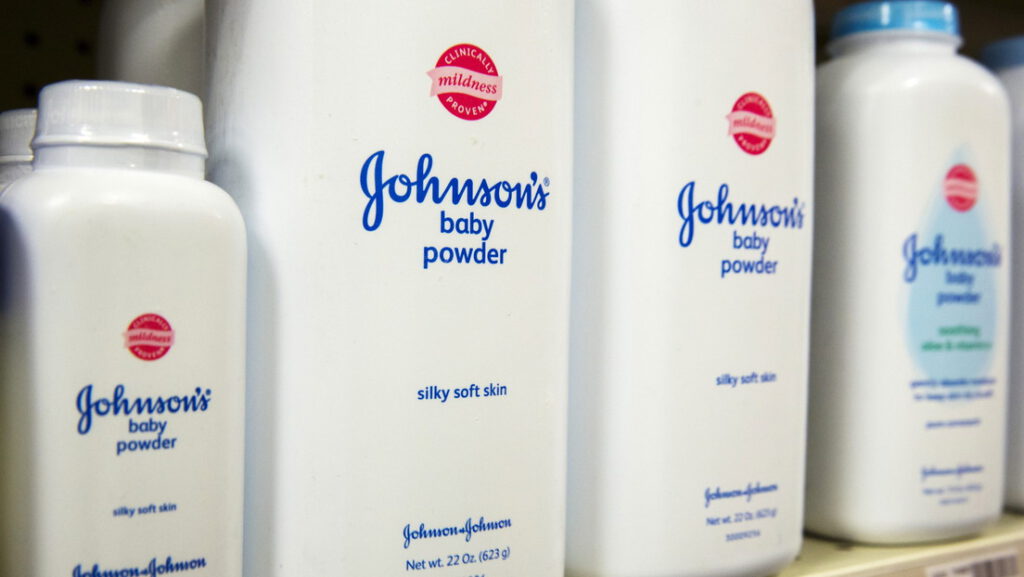 Johnson & Johnson crea y declara de inmediato en quiebra una compañía para endilgarle el peso de los litigios por su talco para bebés