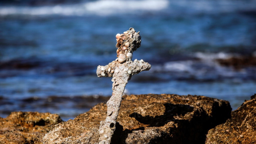 Recupera del fondo marino israelí una espada de un cruzado, que navegó a Tierra Santa hace unos 900 años