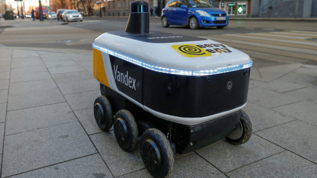 El servicio de correos de Rusia empieza a utilizar robots para repartir paquetes por Moscú