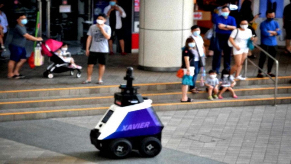 Singapur: robots de patrullaje controlan en las calles “comportamiento social no deseable” según reglas sanitarias