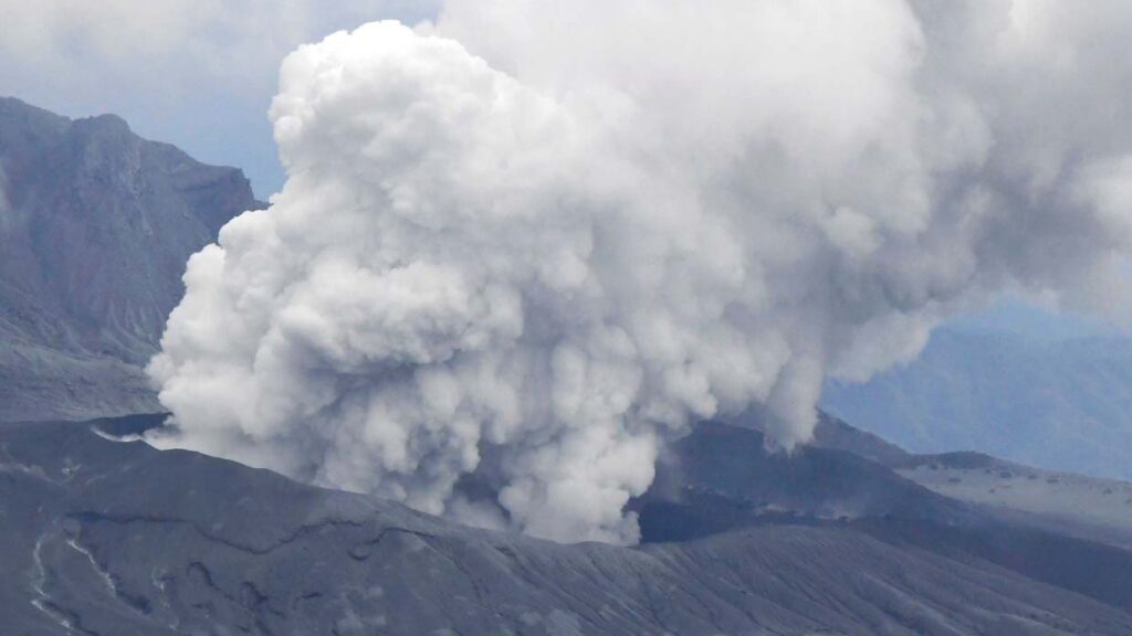 Edgar Cayce predijo que el volcán de La Palma y el Aso provocarán un cambio de polos en la Tierra