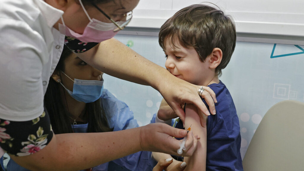 Comienza en Israel la campaña de vacunación contra el coronavirus en niños de entre 5 y 11 años