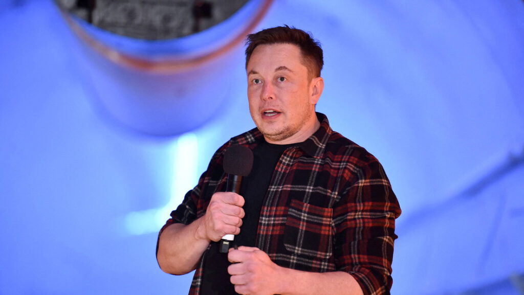 «Llegan los androides reales»: Elon Musk celebra la llegada de robots con apariencia humana