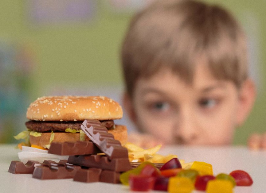 ¿Qué pasa si comemos comida chatarra? para niños y padres