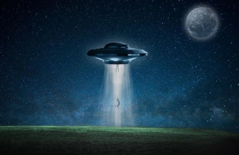 Ex policía cuenta como los aliens se llevan a personas