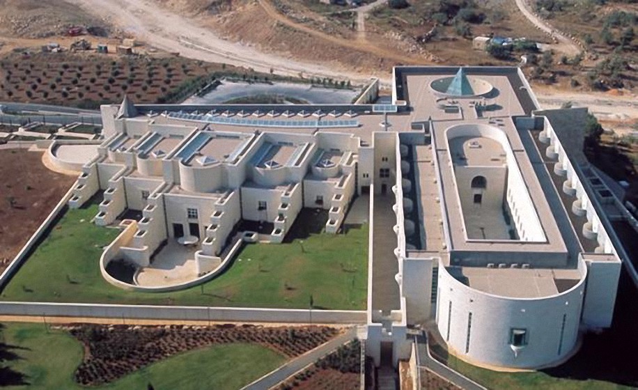 El edificio satánico y masónico de los Rothschild en Israel