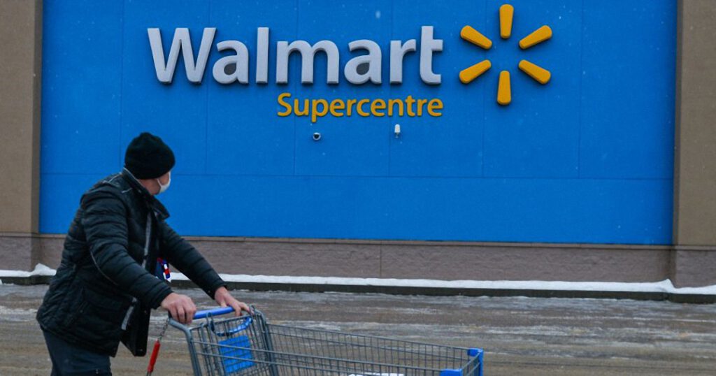 Canadá: No vacunados serán acompañados por el personal de Walmart en Quebec para asegurarse de que solo compran alimentos y productos farmacéuticos