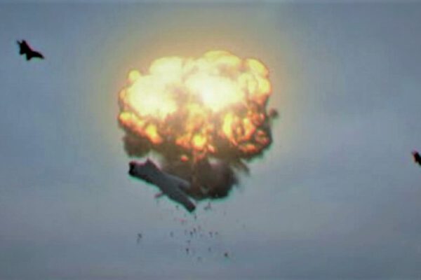Lanzan-misiles-a-4-OVNIs-que-sobrevolaban-Afganistan-portada-980x517