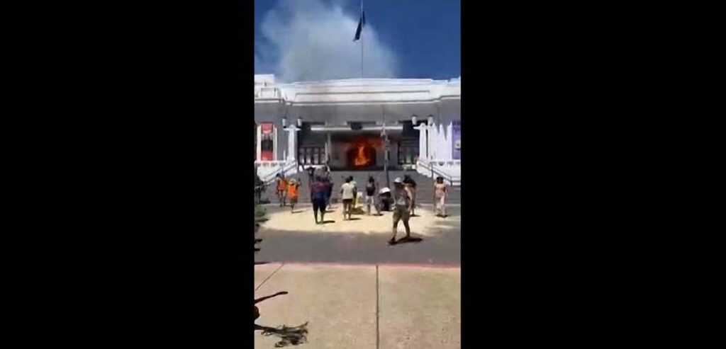 Restricciones Covid Australia: Incendian el Parlamento de Canberra demandando derechos para los pueblos originarios