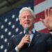 Bill Clinton debería enfrentar una investigación por sus vínculos con los traficantes sexuales; Jeffrey Epstein y Ghislaine Maxwell, afirman expertos legales