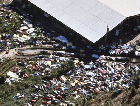 Analizando la durísima cinta de la muerte – Grabada durante el suicidio masivo de Jonestown