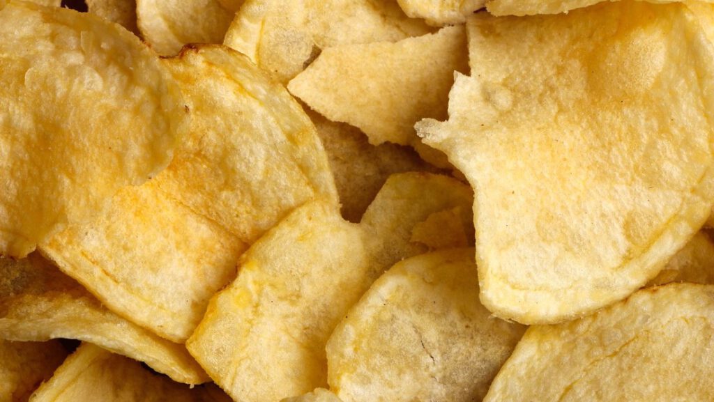 ¿Patatas fritas saludables? Investigadores peruanos emplean plantas originarias para reducir los niveles de un «probable cancerígeno» en este ‘snack’