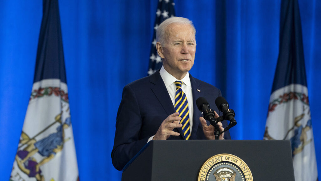 «Si Rusia y EE.UU. se empiezan a disparar unos a otros, habrá una guerra mundial»: Biden afirma que no mandará tropas estadounidenses a Ucrania