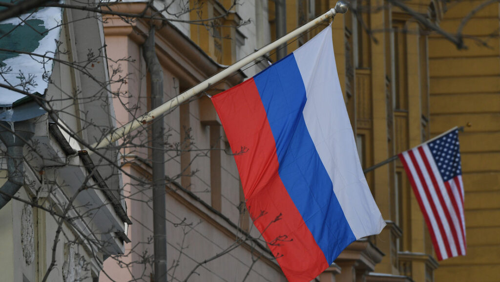 La Embajada de EE.UU. en Moscú aconseja a sus ciudadanos que consideren la opción de salir de Rusia «de inmediato»