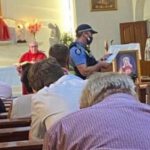 La policía australiana interrumpe una misa después de recibir un aviso sobre «uso inadecuado de la mascarilla»